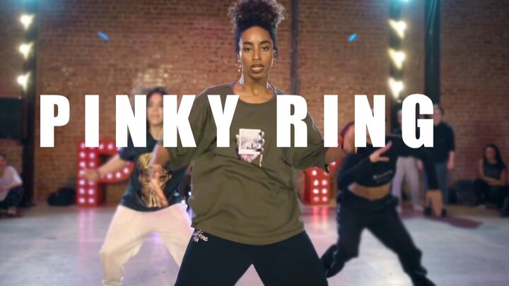 NE-YO sendiri yang membantu! Hip-hop super kuat, koreografi Pinky Ring yang sangat tampan!