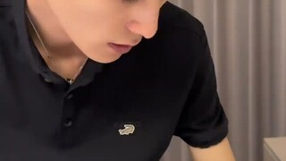 الأخ العزيز نام معي على سرير واحد، وتناول حبوب منع الحمل أو دواء للقلب؟ وفي النهاية اكتشف أنني أمارس