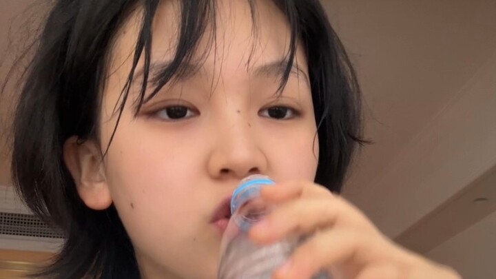 Ly đầu tiên cạn vì chính mình – hồi nhỏ suýt nữa đã không được sinh ra.