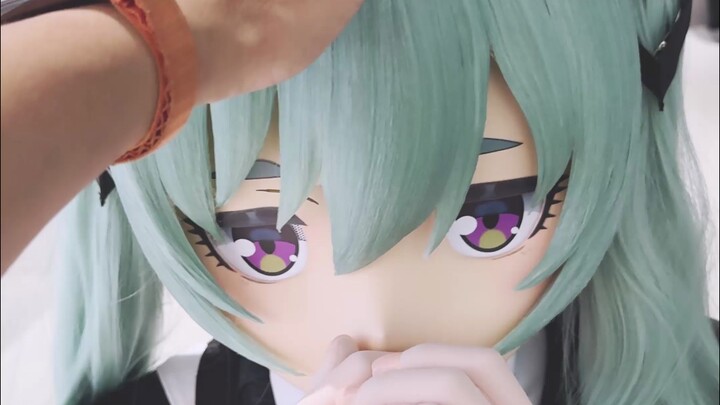 Whose green twin tails are these?! So cute!
