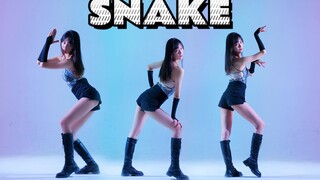 蛇出没！零拉腿真实长腿！超辣美女蛇《Snake》【伊小兔】