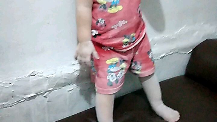 ang batang sobrang puti