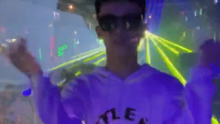 要比就比激光雨