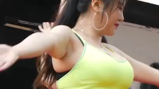 180623_메이퀸(MayQueen)_세미_직캠_-_Uptown_Funk_[여의도_윙카공연_비키니특집]_fancam