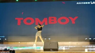 kpop人的表演^0^  嘻嘻跳了Tomboy和rollin