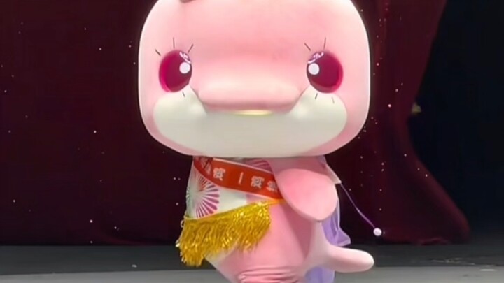 ใครว่าเสื้อผ้าหนาทำให้เคลื่อนไหวลำบาก? ตัวสั้นแค่สองหัวก็เต้นได้ดีเหมือนกัน!