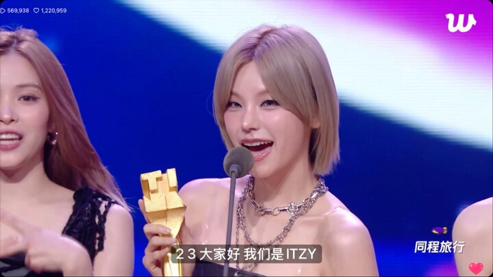 I’m going to cry 😭 Leeseo and Chaeyeon spoke Chinese at the awards ceremony.