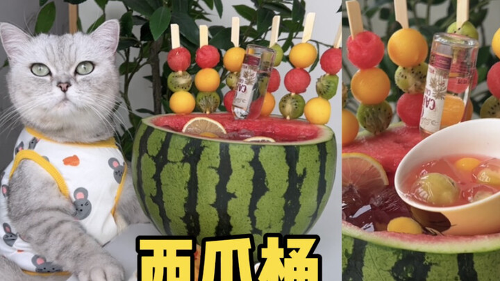 الملك إلفيس: أرقى طقس لتناول البطيخ.. هيك الأكل بيحطك في قمة المتعة!