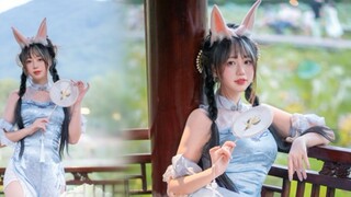 Chú thỏ ngọc nhỏ đã lén xuống trần gian, bộ sườn xám dây đeo thật đẹp. Bạn có bị hấp dẫn bởi màn hìn