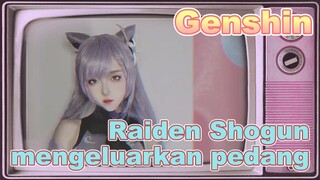 Raiden Shogun mengeluarkan pedang