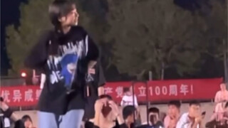 在 操 场 跳 了 Love Potion