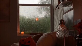 “喜欢这种下雨天的氛围，外面雨很大呆在家里很惬意”