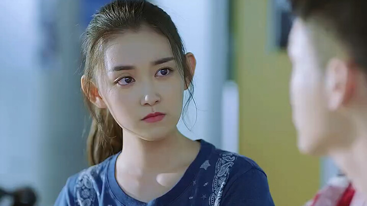 Cậu bé mà trong mắt chỉ có mình em, nếu em không trân trọng thì sẽ có người khác yêu thương em.