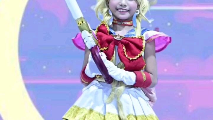 Dhea Cosplay sebagai Usagi Salormoon