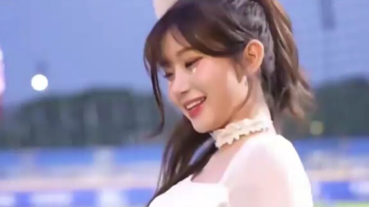 【Li Zhuyin】South Korean cheerleader Li Zhuyin's dance is so captivating! No wonder she's so popular.