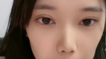 Sister Elbow turns on her beauty filter and gets a V‑line face—she looks like an alien, so scary!!