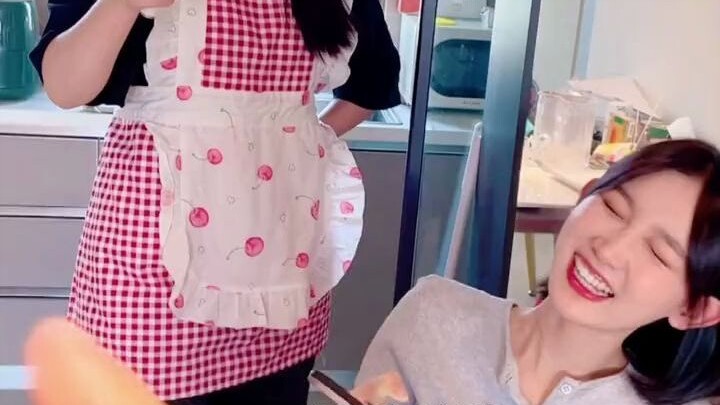 Tự nhiên cảm thấy có một sức mạnh bí ẩn đang đè nén mình
