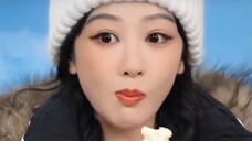 Yang Zi: You gave it to me just so I could eat it. I am going to laugh.
