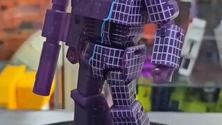 Foreign model friends use toys to show the process of Megatron turning into Galvatron