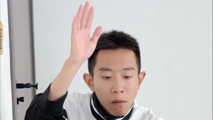 Tôi làm việc ở trường này vẫn có chút uy tín đấy.