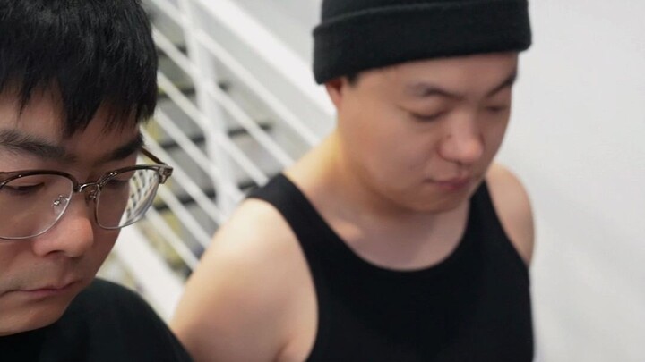 บริษัท เฟยไช จำกัด——โต๊ะทำงานตัวใหม่ของน้องชายผม