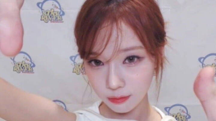 Lafal yang jelas dan intonasi yang mantap dari "Aku hebat banget", kalian Winter, apa sih yang kalia