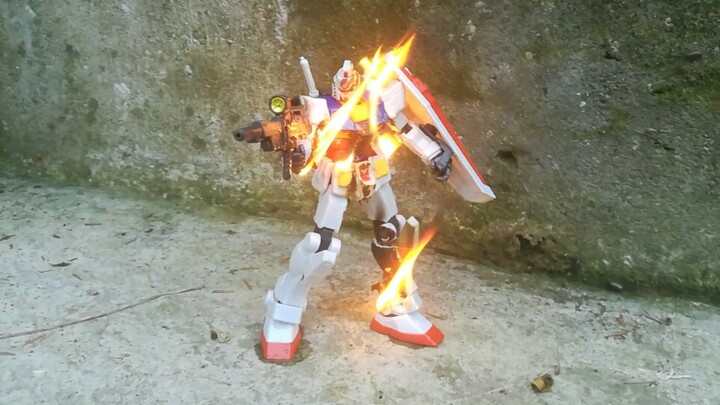 Đúng. Gundam trong lửa