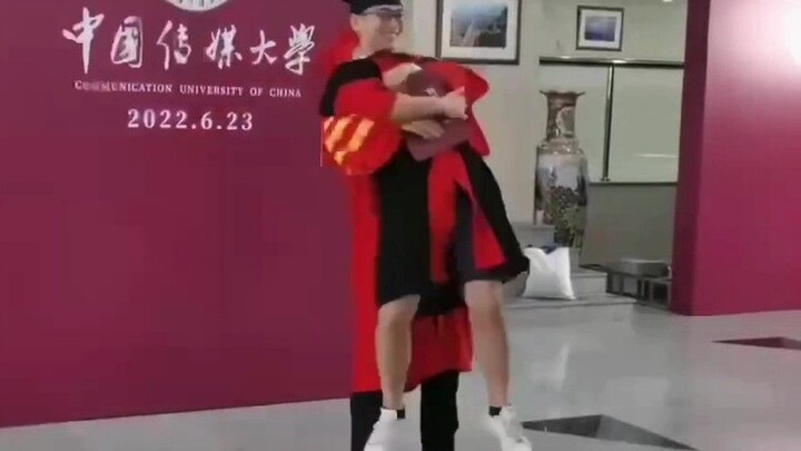 About my lifelong strong principal [Graduation ceremony of Communication University of China]