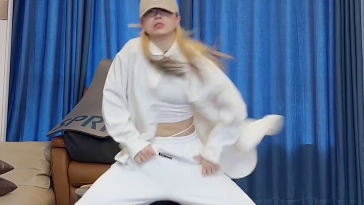 Pemain grup wanita menantang pejuang jalanan pria - Tantangan tari Wootae LAW