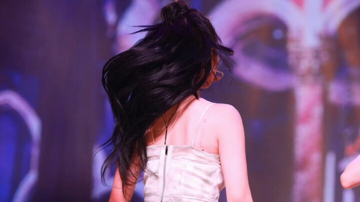 "لماذا زاد عدد معجبيها؟"