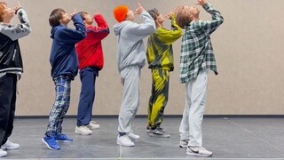 【WATWING】 ฉันอยากเป็นฮีโร่! สตูดิโอเต้นรำของบอยแบนด์ญี่ปุ่น "HERO"