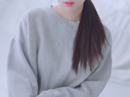 Gaya Seksi Model Pakaian Dalam Liang Ruiyun