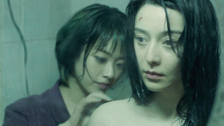 صدفة غير متوقعة: عاملة الأمن تلتقي فتاة أصغر منها بخصائص مميزة، وعندما ترى تعرضها للعنف الأسري، لا ت