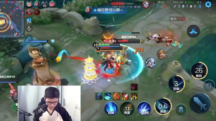 Tôi tránh mũi nhọn của anh ta ư?