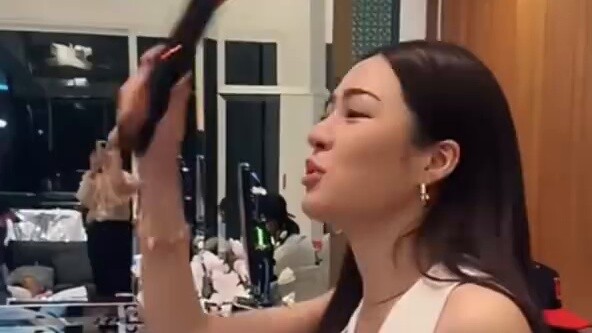 ingorm Thì ra muỗi thích đốt người đẹp. Tôi cảm thấy như 00 sẽ chụp ảnh tôi bất cứ lúc nào😂