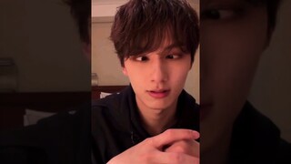 💎: Can you cross your eyes 👀 I love him so much 😭