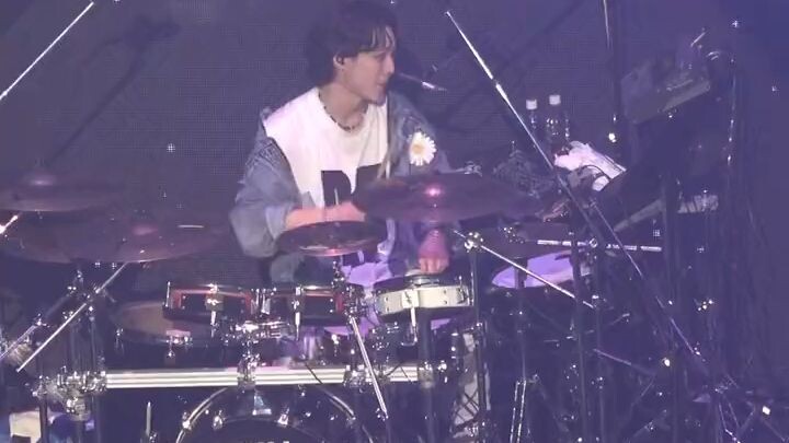 [from iKONIC] #Bobby playing drums in #iKON Take Off Concert