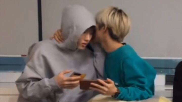 【Gaya Lembut|Botol】Aku bukan Park Seong-jin, jadi aku tidak punya kakak laki-laki secantik itu