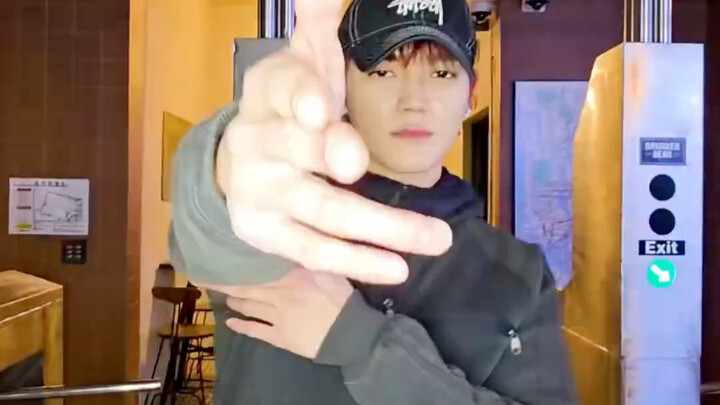 ฟินจัด!! ลีแทยงรีทาวน์เต้นเพลง like jennie + Dirty Work + Spaghetti