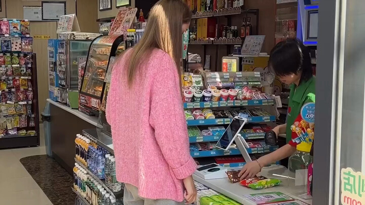在广州的外国小姐姐直呼生活在未来