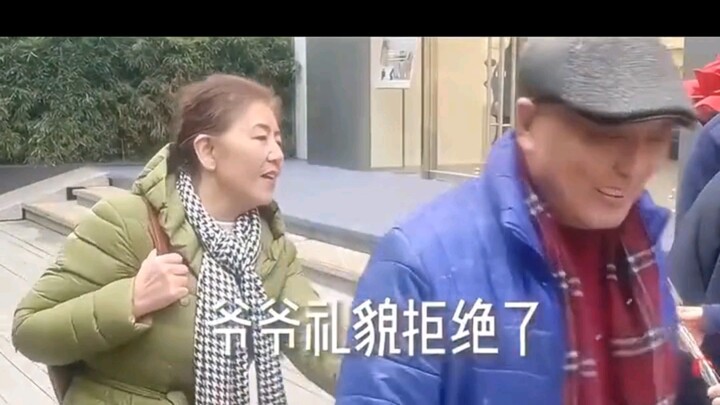 “Tình yêu chợt nảy sinh trong phút chốc chẳng nồng cháy bằng tình yêu đã được chuẩn bị từ lâu.”