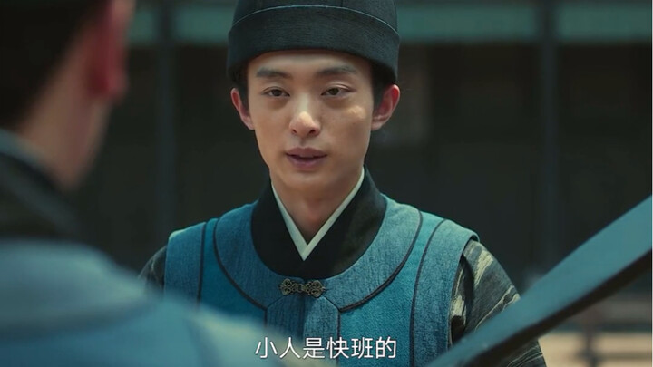 เจ้าหน้าที่ศาลตัวเล็กถูกหัวหน้าตำรวจเล่นงาน จึงลุกขึ้นแก้แค้นด้วยการกระแทกขาหัวหน้าตำรวจทันที แต่ใคร