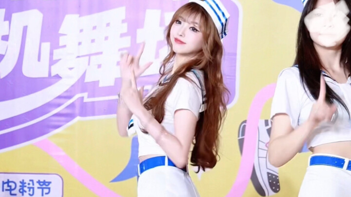 ชุดกะลาสีสุดคลาสสิกเต้นท่า o8o8 หมีน้อยตัวนี้บ้าไปแล้วจริงๆ!