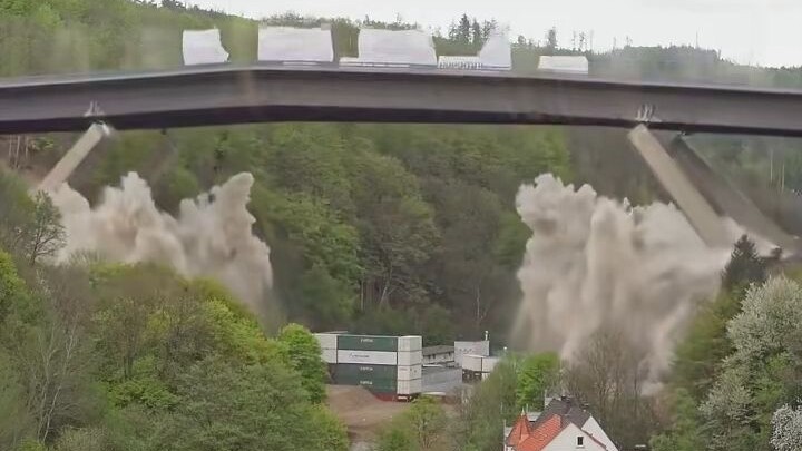 Thật sự mọc lên từ mặt đất