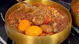 #เส้นหมี่เปรี้ยวเผ็ด จริงๆ แค่อยากแกล้งปินปินเท่านั้นเอง แล้วท่าทางเขาแบบนี้หมายความว่ายังไงนะ? #โอ้