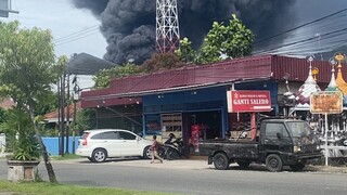 Kebakaran pabrik karet