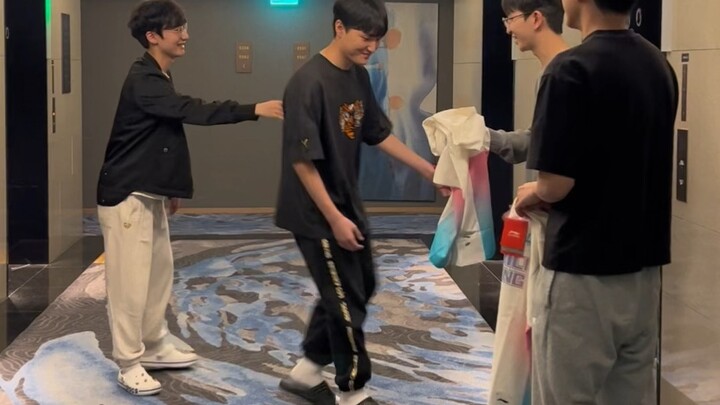 Vụ nổ thuộc tính S! Mèo xã hội!