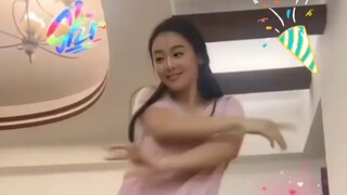 เมื่อเต้นรำไม่มีส่วนใดของร่างกายที่ไม่เคลื่อนไหว