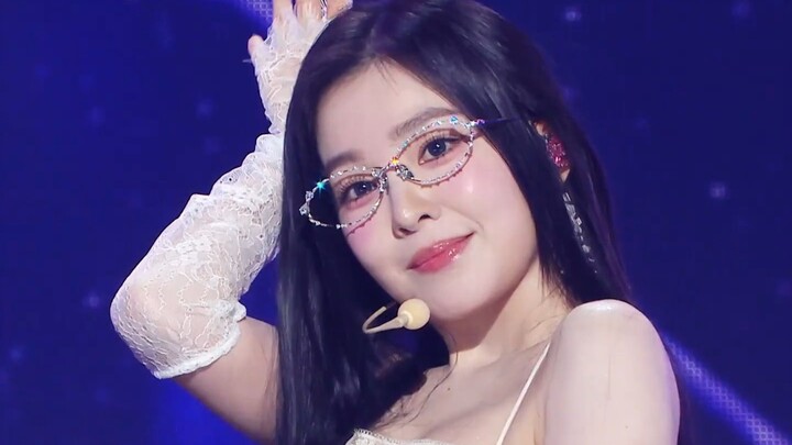 IRENE’s Solo Comeback Track “Biggest Fan” Performance Stage from April 26, 2021