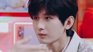Thật buồn cười! Ai trong gia đình hiểu được! Anh ấy thật ngốc nghếch và dễ thương! Anh ấy hài hước n